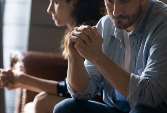 cuando ella gana m�s, �el hombre se incomoda?